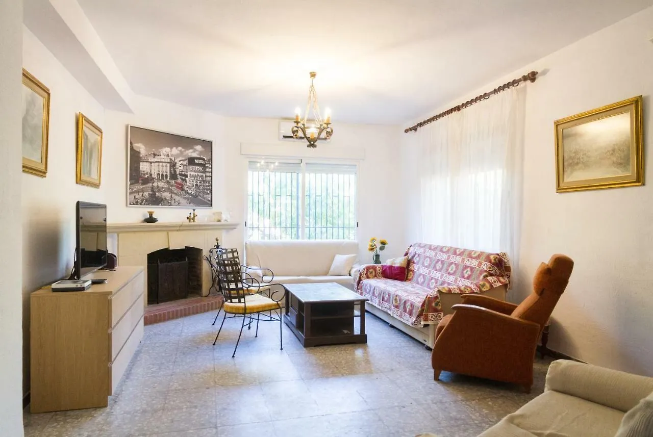 Сasa de vacaciones Fantástico chalet con piscina en Avenida del Brillante Córdoba España